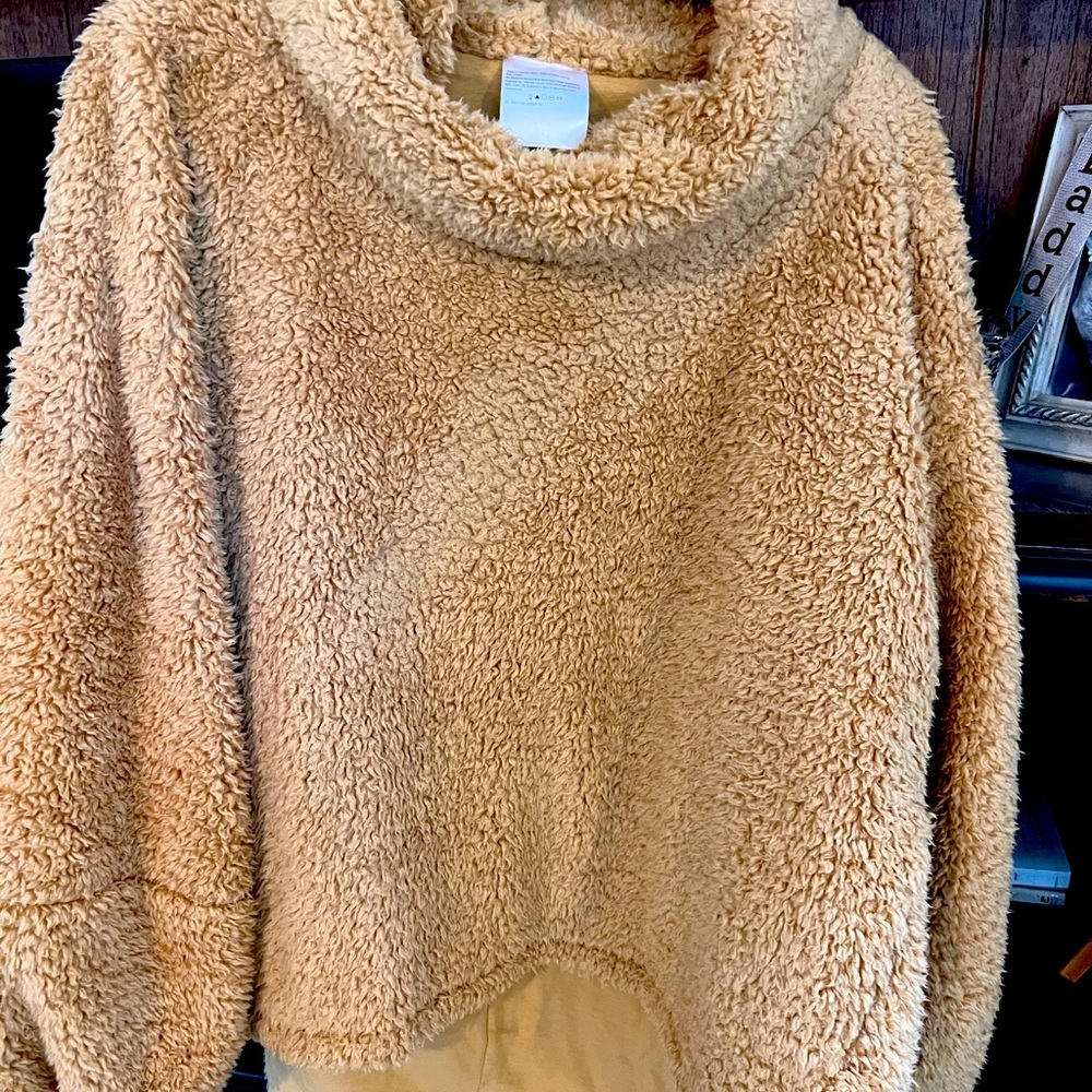 Lululemon Warm Restore Sherpa Pullover
Gold Buff XL / XXL